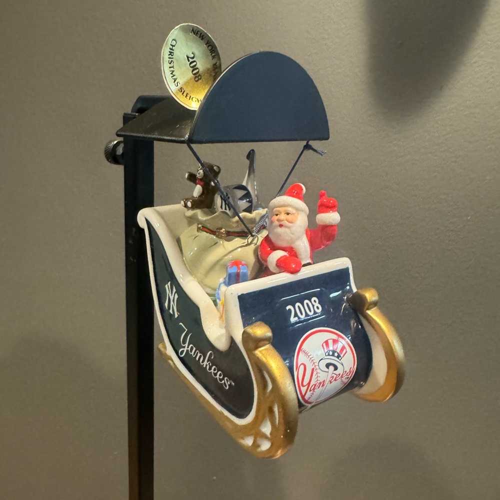 NWT Danbury Mint 2008 Collectable NY Yankees Ornament
